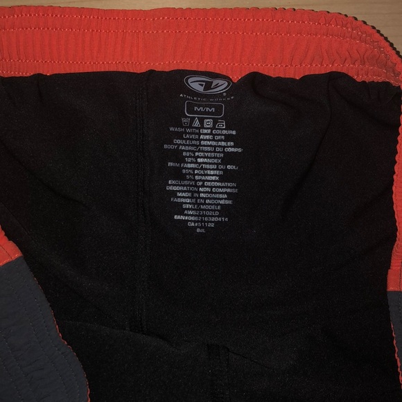 Work out shorts (2) - Picture 3 of 7